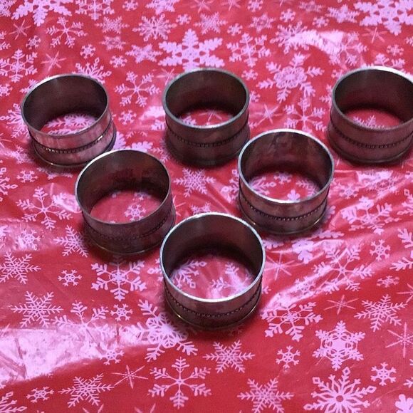 Vintage napkin rings set of 6 with a spare - Picture 1 of 4